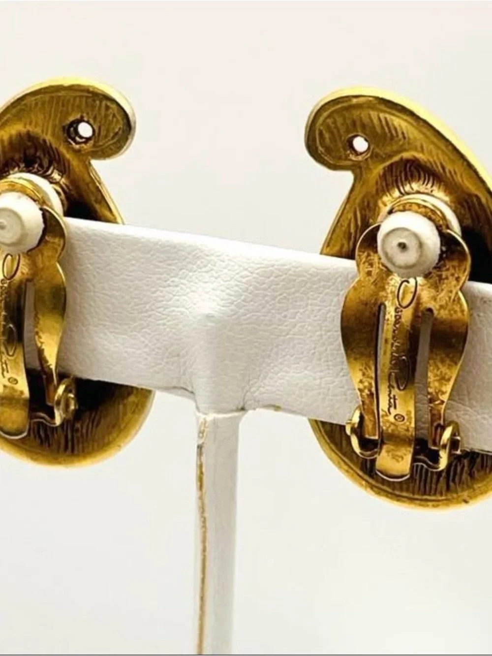 Oscar de la Renta Vintage 90s Hammered Earrings